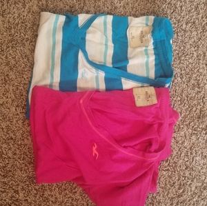 Hollister tee bundle of 2 XS